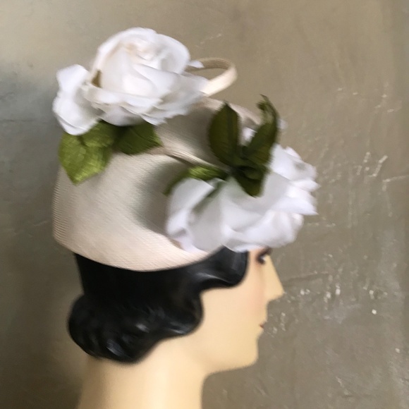 EXQUISITE FAMOUS DESIGNER 1960s' COUTURE CREAM STRAW HAT - FABRIC ROSES & LOOPS - Picture 5 of 14